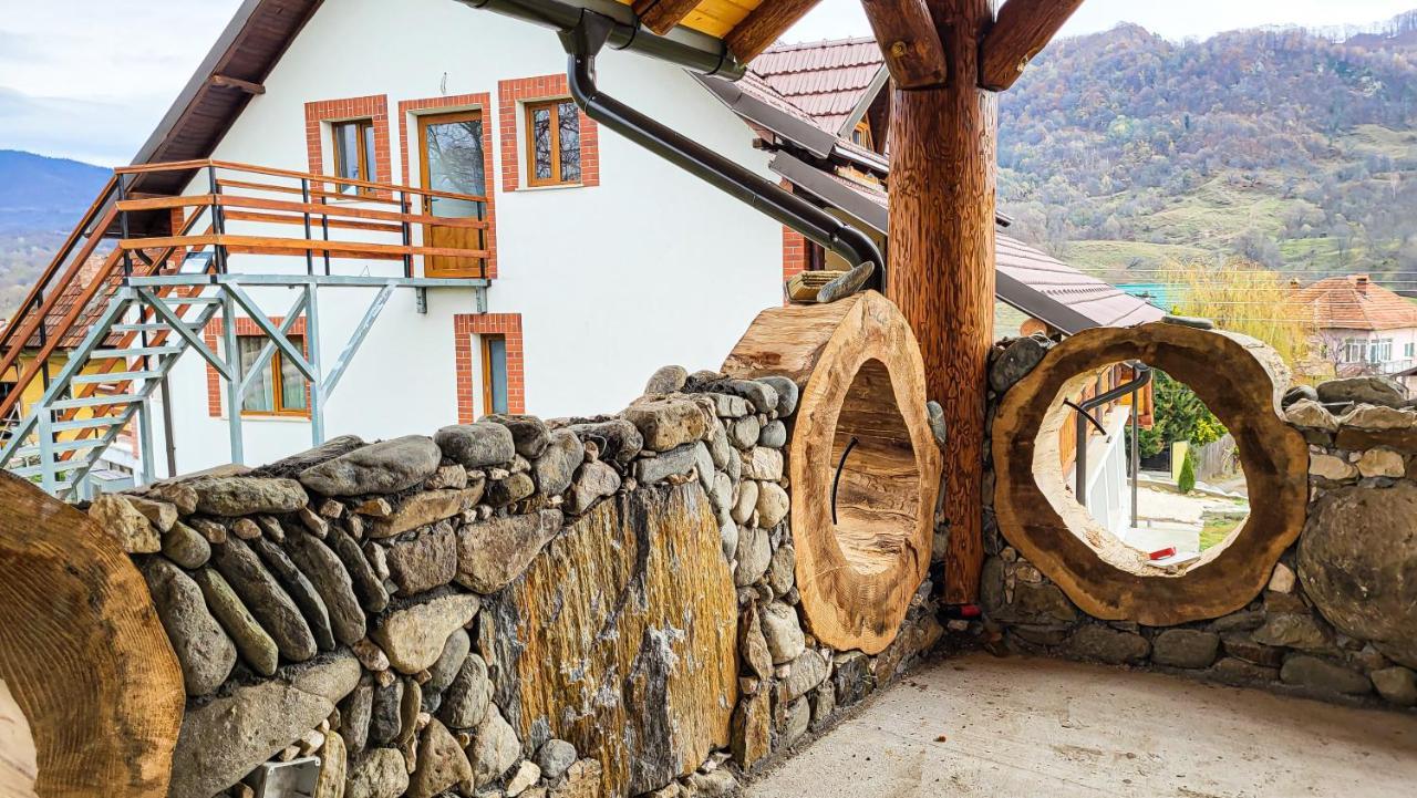 Pensiunea Tesoro Corbeni Bagian luar foto