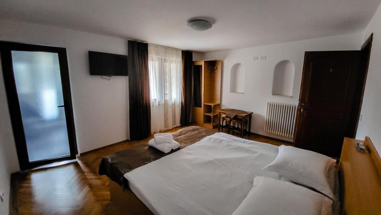 Pensiunea Tesoro Corbeni Bagian luar foto